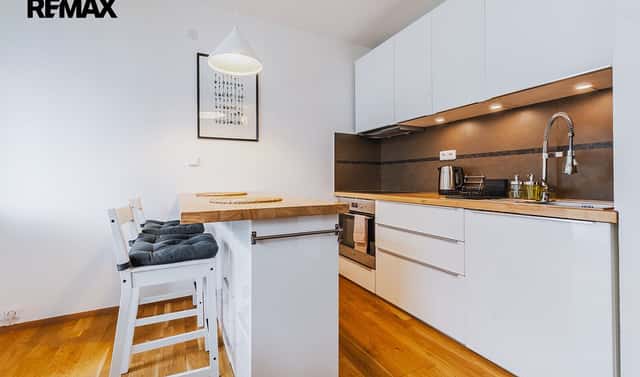 Pronájem bytu 1+kk 35 m², Strašnická, Praha 10 – Hostivař