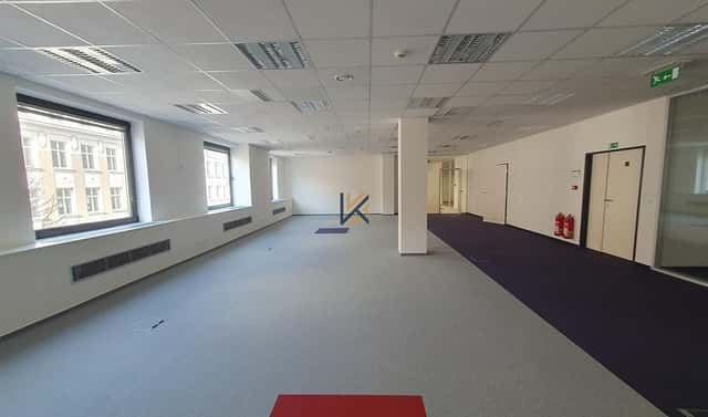 Pronájem kanceláře 235 m², Thámova, Praha 8 – Karlín