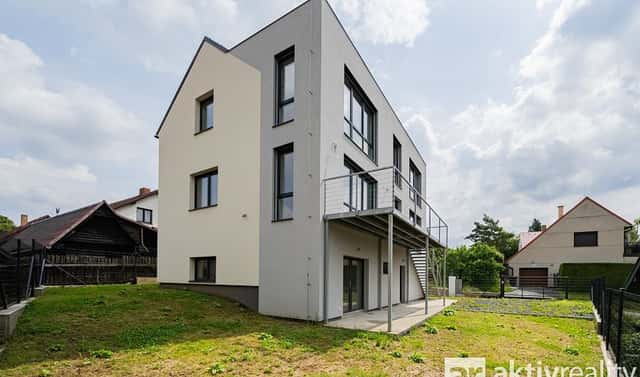 Prodej domu 248 m² s pozemkem 390 m², Na Dubince, Jevany, okres Praha-východ