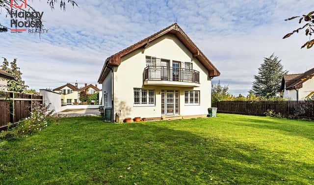 Pronájem domu 333 m² s pozemkem 1 137 m², U Albrechtova vrchu, Praha 5 – Stodůlky