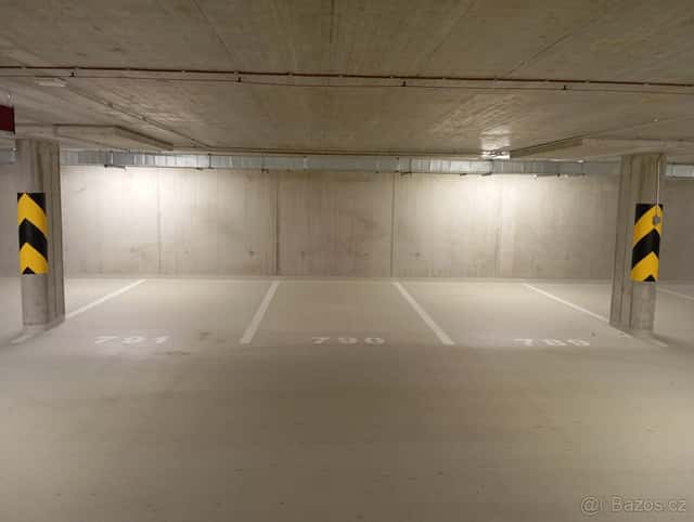Podnájem garážového stání 13m2, okres Liberec