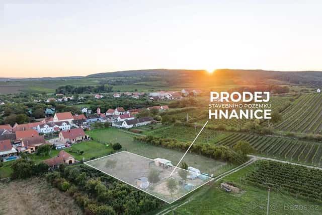 Stavební pozemek 1 544 m² – Hnanice, možnost dvojdomku, okres Znojmo