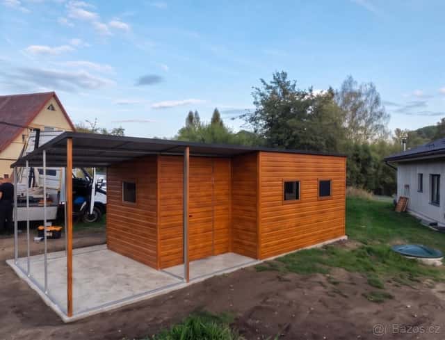 Garáž 3,5×6 m + přístřešek 3,5×2 m – Zlatý dub tmavý „MIA“, okres Klatovy
