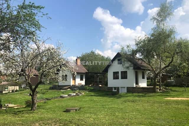 PRONÁJEM CHATY 46 M2 SE ZAHRADOU 396 M2 V ZAHRÁDKÁŘSKÉ OSADĚ, okres Strakonice
