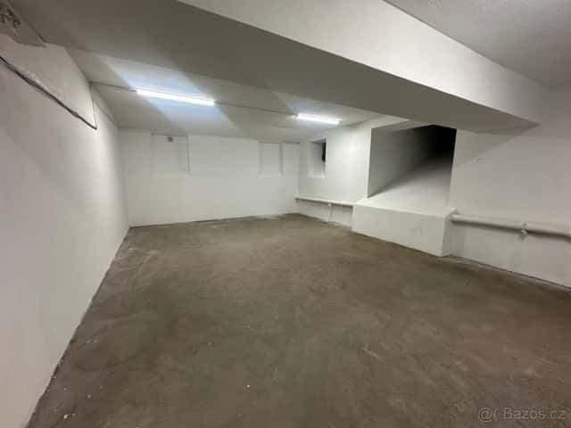 Pronájem skladových prostor 187 m², Olomouc-Holice – nákladn, okres Olomouc