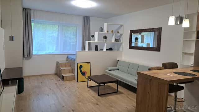 Moderní garsonka k pronájmu, okres Praha-východ