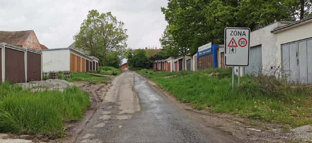 Prodám dvougaráž + garáž + velký pozemek, okres České Budějovice