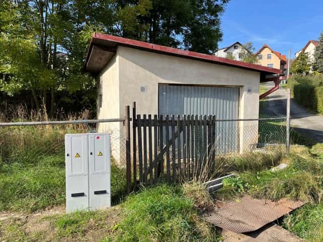 Garáž se zahradou, okres Prachatice