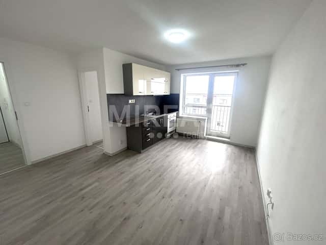 Milovice, pronájem bytu 2+kk/B + sklep, 32 m2, okr. Nymburk., okres Nymburk