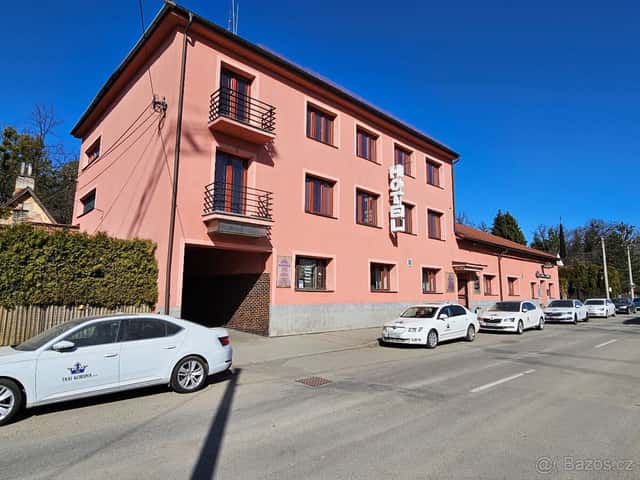 Prodej hotelu a rodineho domu v centru Valašska, okres Vsetín