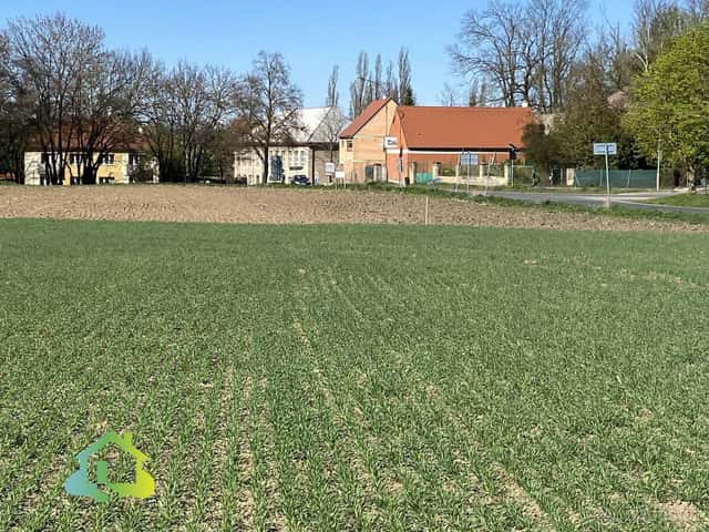 Prodej stavebního pozemku 1 079 m², Mořina, ev.č. 00833, okres Beroun