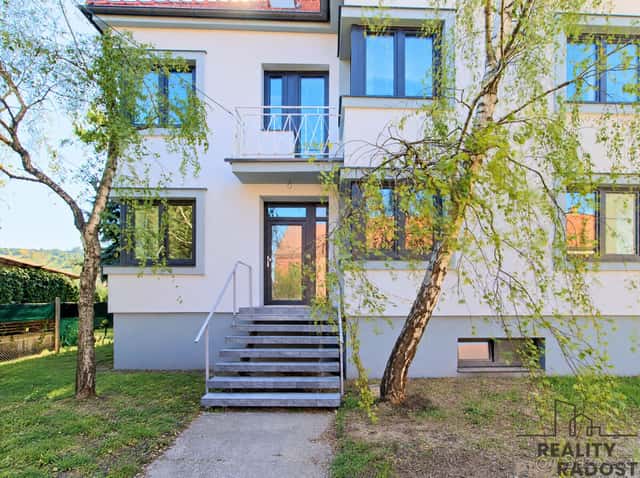 Byt 1+kk 31 m² po rekonstrukci, s parkováním a zahradou – pr, Brno venkov, okres Brno-venkov