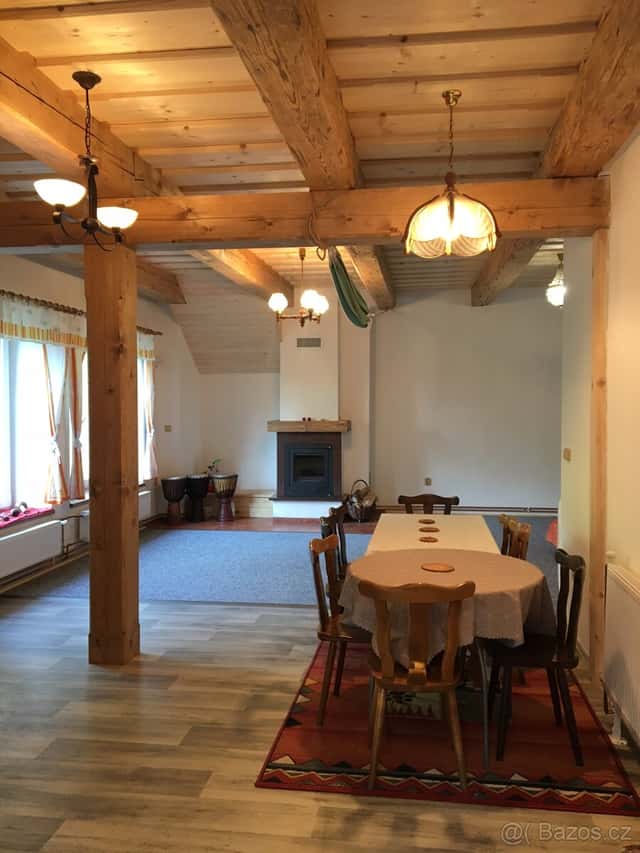 Pronájem apartmánu se samostatným vchodem v domě, okres Vsetín