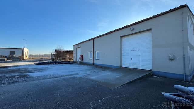 Pronájem skladovacích prostor a dílny, okres Hradec Králové