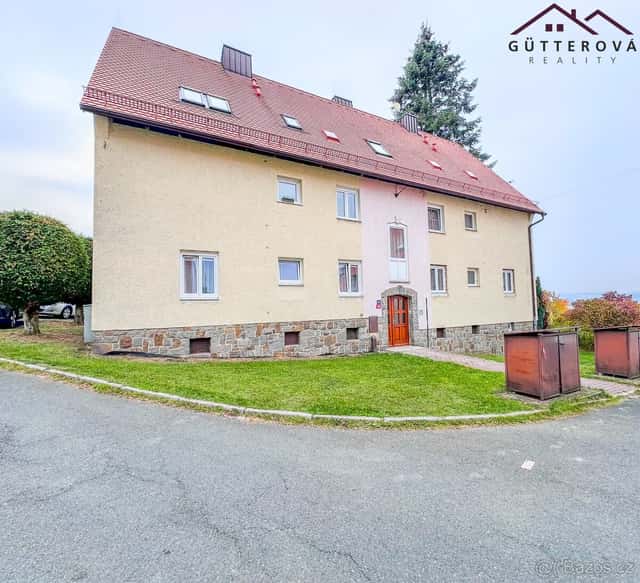 Pronájem elegantního podkrovního bytu 2+kk s pracovnou, komp, okres Plzeň-jih