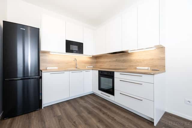 Pronájem novostavby 2 + kk s balkonem, parkovacím stáním a s, Praha 9
