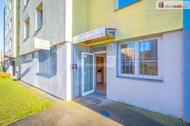 K prodeji, komerční prostor (50,1 m2) v přízemí bytového dom, okres České Budějovice