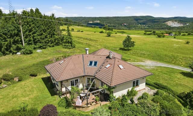 Prodej unikátních pozemků 13 622 m² s rodinným domem v Lešan, okres Benešov