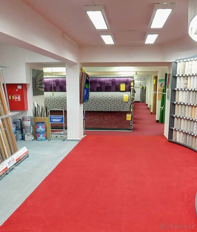 Pronájem prostor o výměře až 654m2 na náměstí v Jeseníku., okres Jeseník