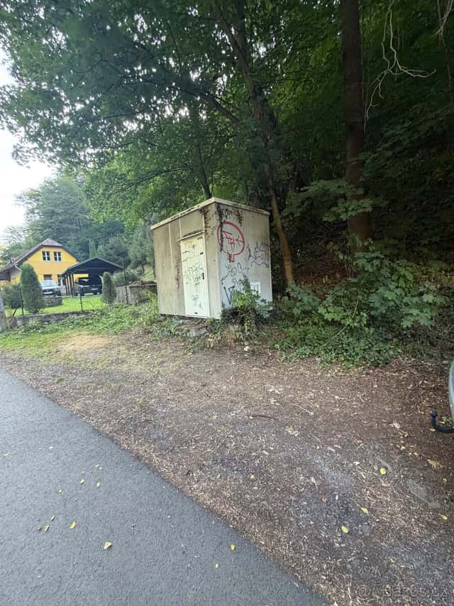 Skladový prostor s kabelovým domkem - 50m od Sázavy, okres Praha-západ