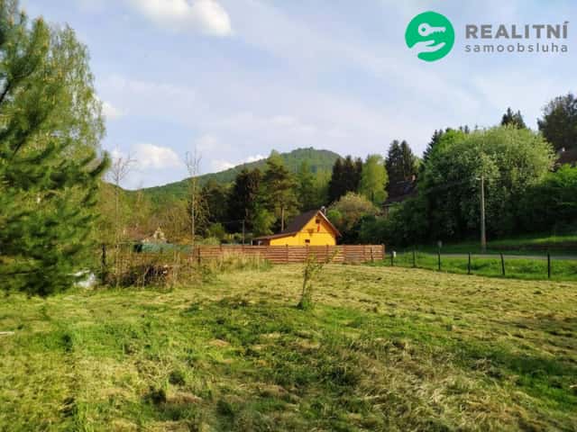 Prodej stavebního pozemku 963m² v obci Noviny pod..., okres Česká Lípa