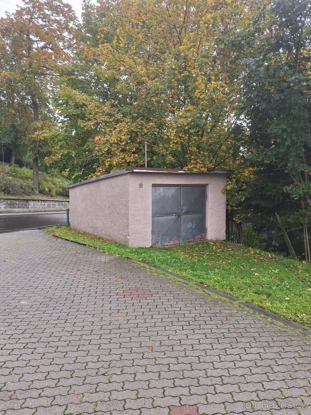 Garáž Královské Poříčí, okres Sokolov