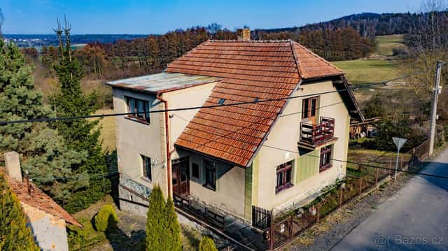 Lhotky, prodej rodinného domu 140 m2 na kraji obce s pozemke, okres Mladá Boleslav