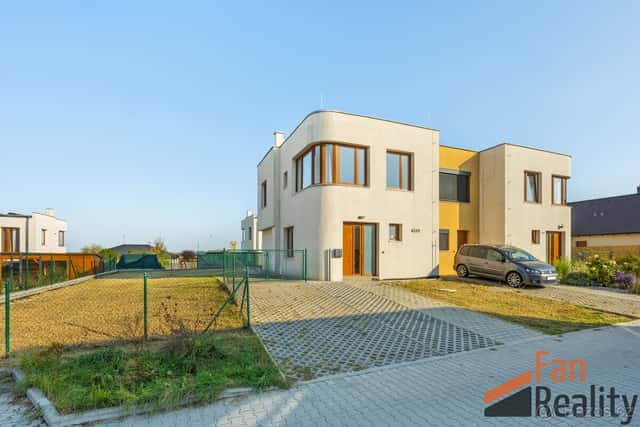 Pronájem rodinného domu 92m² se zahradou, Horoušany, okres Praha-východ
