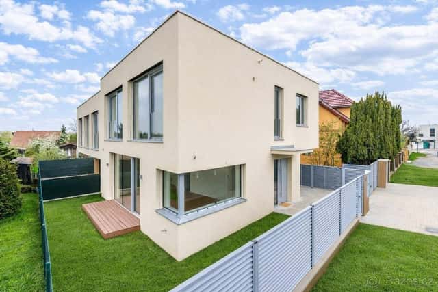 Prodej designové novostavby rodinného domu 4+kk s podlahovou, Praha 10