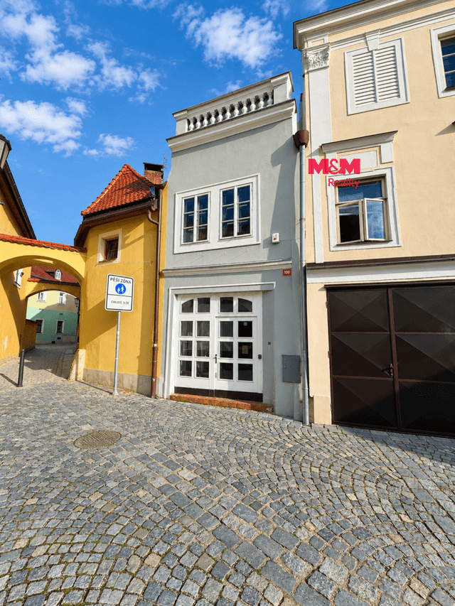 Pronájem obchodního objektu, 100 m², J. Hradec, ul. Školní, okres Jindřichův Hradec