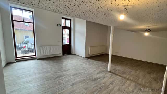 Pronájem obchodních prostor 67 m2 v centru Znojma, okres Znojmo
