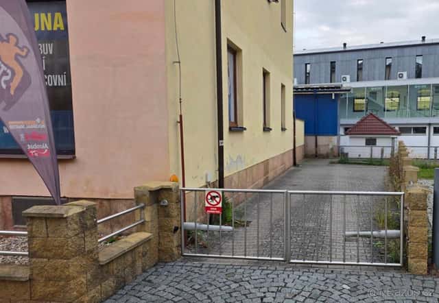 Pronájem parkovacího místa - centrum Nová Paka, okres Jičín