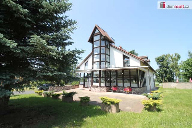 Zavedený hotel s restaurací přímo na sjezdu u dálnice u Cheb, okres Cheb