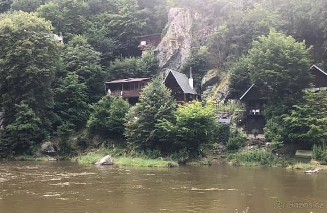 Krásná chata na Sázavě., okres Česká Lípa