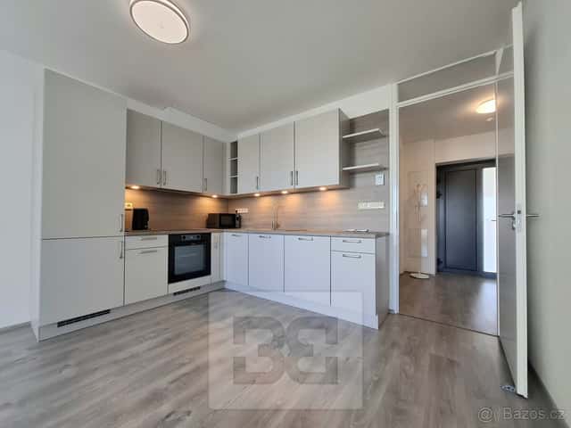 Pronájem bytu 2+kk 53 m² v novostavbě s velkou terasou 13 m², okres Trutnov