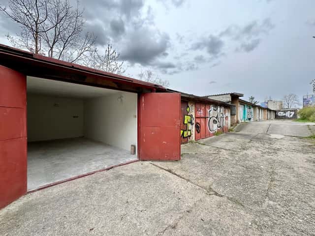 Prodej garáže 16 m2, Krajová Praha 4, Praha 4