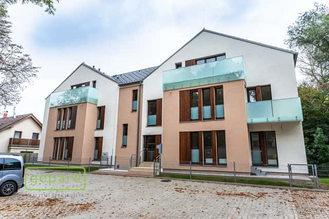 Pronájem 1+kk s terasou a předzahrádkou, Vila Dům Borovského, okres Kladno