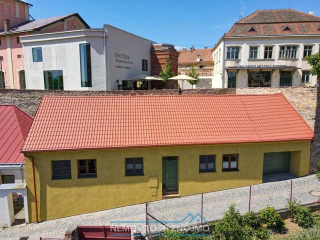 Prodej nadstandardního rodinného domu s garáží, v samotném s, okres Znojmo