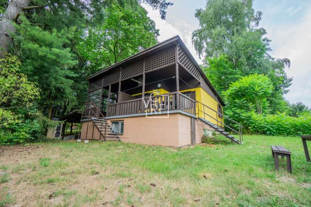 Velká rekreační chata s dvěma apartmány 2+kk u Sečské přehra, okres Chrudim