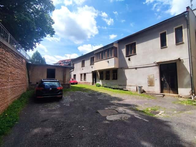 Prodej, komerční objekt s byty a zahradou, centrum Nová Paka, okres Jičín