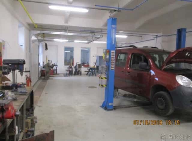 Dílna/auto-pneu servis s bydlením, okres Zlín