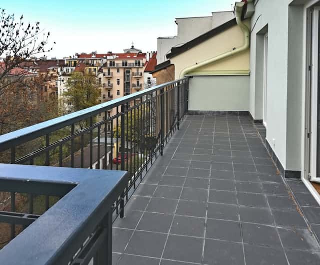 Krásný 1+kk+terasa, 42 m2, Praha u metra Jiřího z Poděbrad, Praha 3