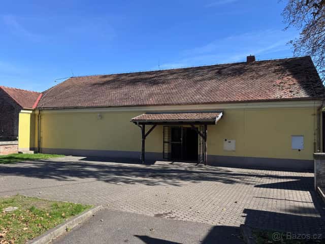 Jaroměř- Pronájem komerčního objektu s parkovištěm, okres Náchod