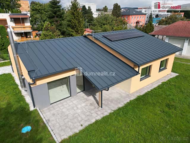 Prodej novostavby rodinného domu s technickou budovou, Tečov, okres Zlín