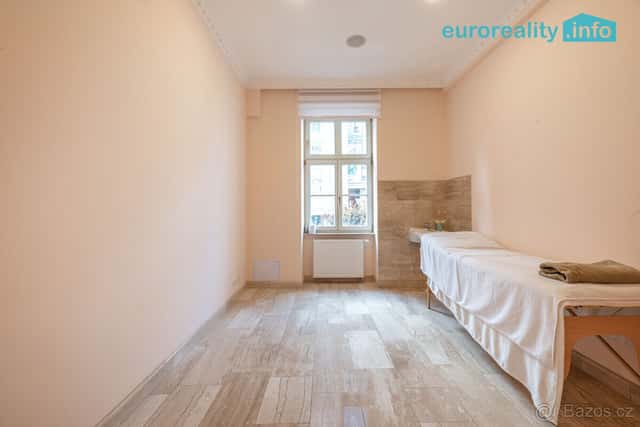 Pronájem obchod a služby, 20 m², Karlovy Vary, ul. Zámecký v, okres Karlovy Vary
