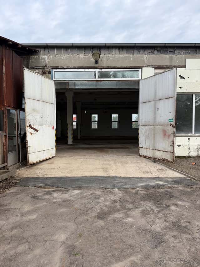 Pronájem hal 112-235 m2 v Milovicich nad Labem, okres Nymburk