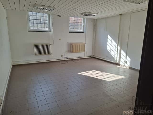 Pronájem skladových prostor ve Slaném ul. Netovická, pronáj, okres Kladno