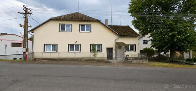 Rodinný dům s třemi bytovými jednotkami, okres Domažlice