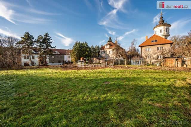 Prodej stavebního pozemku plochy 909m2 pro výstavbu dvojdomu, Praha 8