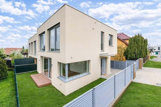 Prodej designové novostavby rodinného domu 4+kk s podlahovou, Praha 10